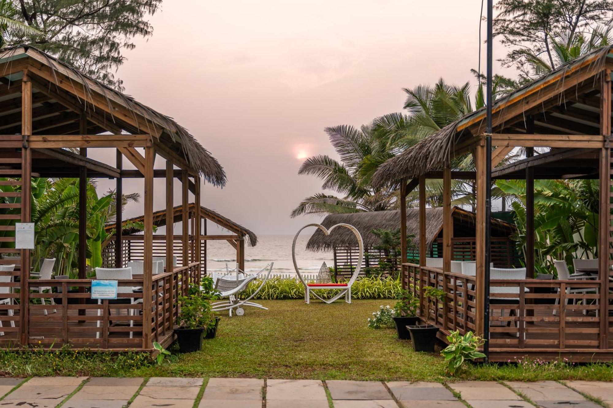 Fahrenheit Hotels & Resorts Baga Exterior photo